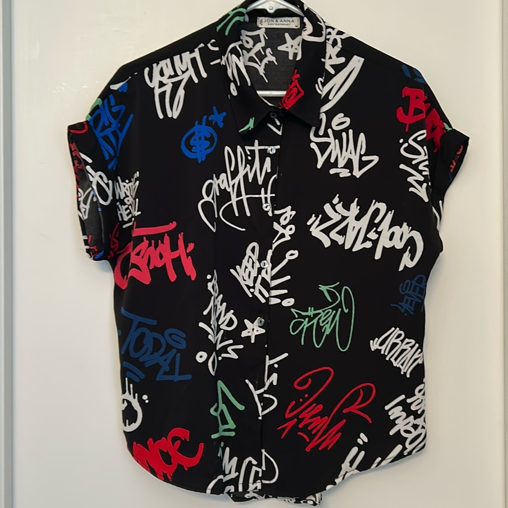 Women’s Button Down Short Sleeves Shirt - Size Medium
